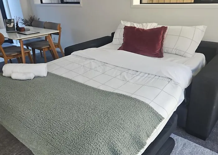 Modern Townhouse Cashel Street 2 Bed 2 Bath